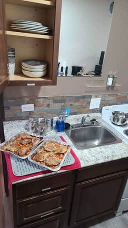 70B Studio w/Kitchenette near Grand Canyon South Rim Sleeps 4