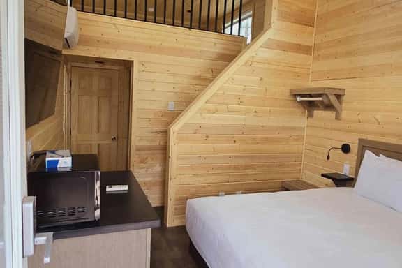 60A Cozy Home nr Grand Canyon South Rim King Bed w/Loft Sleeps 4 - Image 1