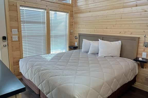 61B Cozy Home near Grand Canyon South Rim King Bed Sleeps 2 - Image 1