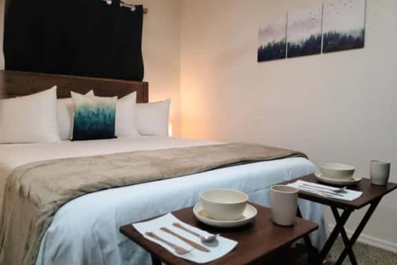 70B Studio w/Kitchenette near Grand Canyon South Rim Sleeps 4 - Image 1