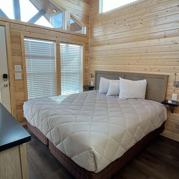 61B Cozy Home near Grand Canyon South Rim King Bed Sleeps 2 - Image 1
