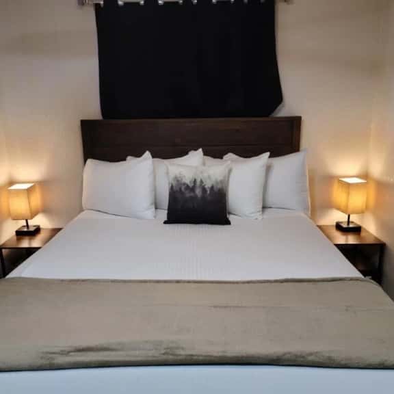 70A Studio w/Kitchenette near Grand Canyon South Rim Sleeps 4 - Image 1