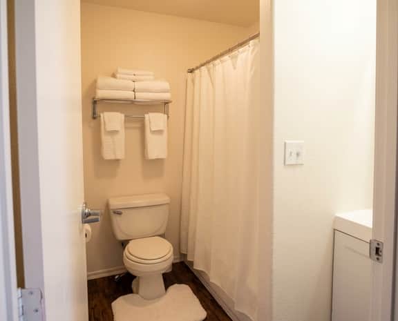 Grand Canyon Gateway: Private Suite with Kitchenette-Sleeps 4